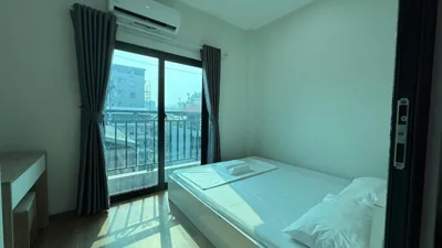 발코니가 있는 침실 1개 아파트 — Era Apartment Doãn Kế Thiện